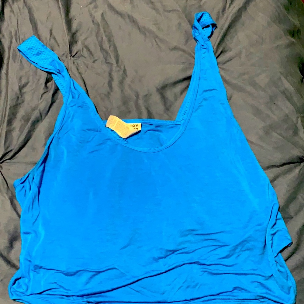 Women active tank top.